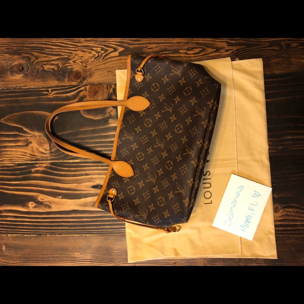 💋SOLD 💋Louis Vuitton neverfull PM